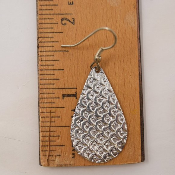 Matr Boomie Earring Teardrop Silvertone Textured New Handmade Artisan Boho - Picture 7 of 7